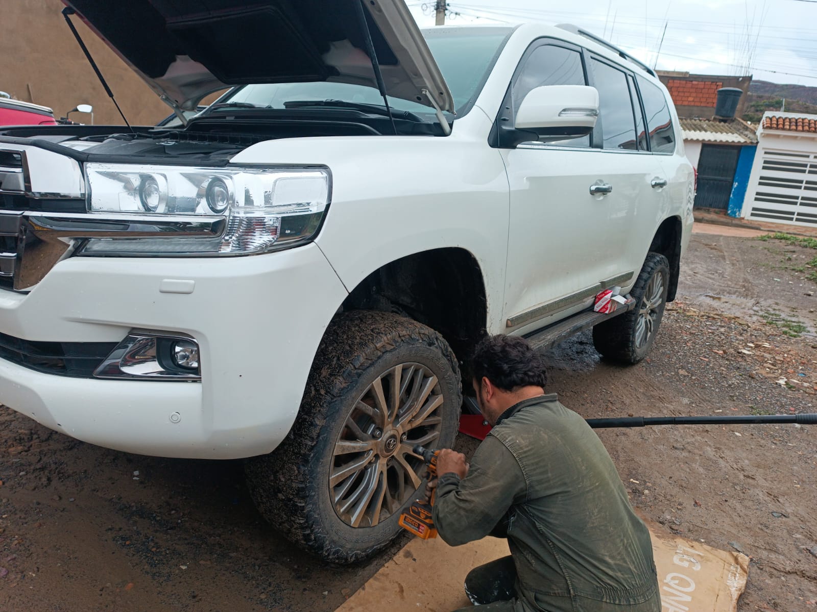 Servicio de llantas y suspension Toyota Land Cruiser
